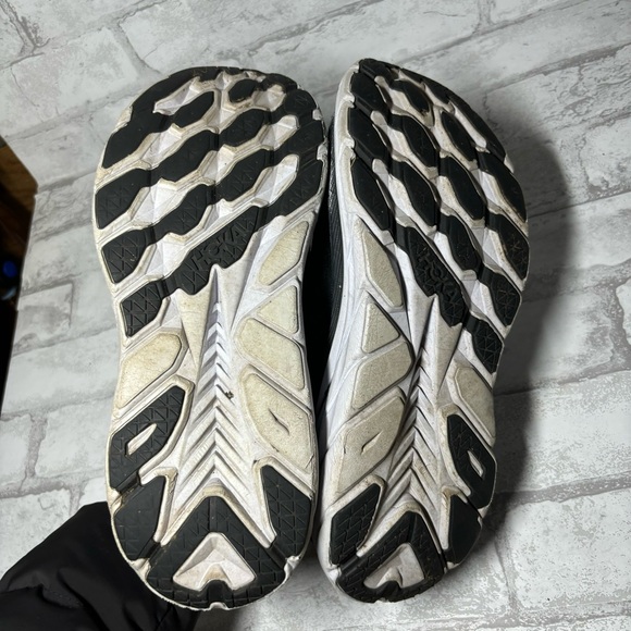 Black hoka running shoes men size 9 - Picture 3 of 5